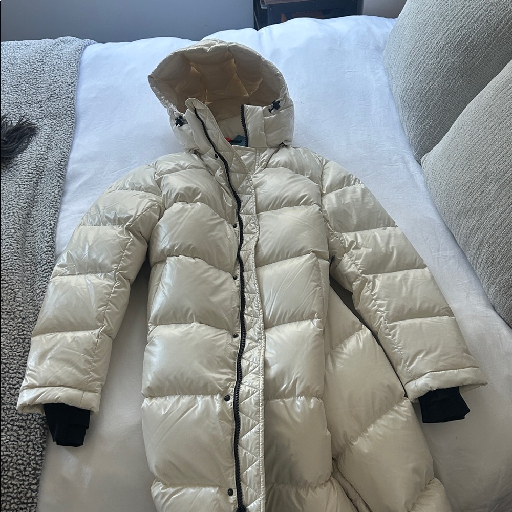Aritzia Super Puff Long Hi-Gloss - Picture 3 of 5